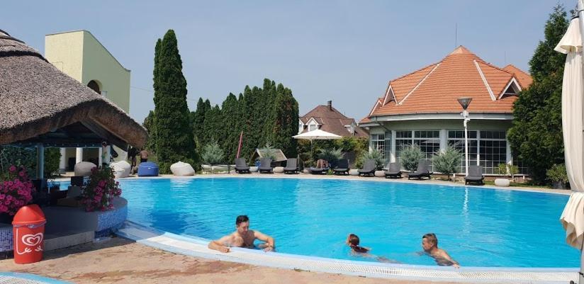 Mediterran Apartman With Pool ชิโอฟก ภายนอก รูปภาพ