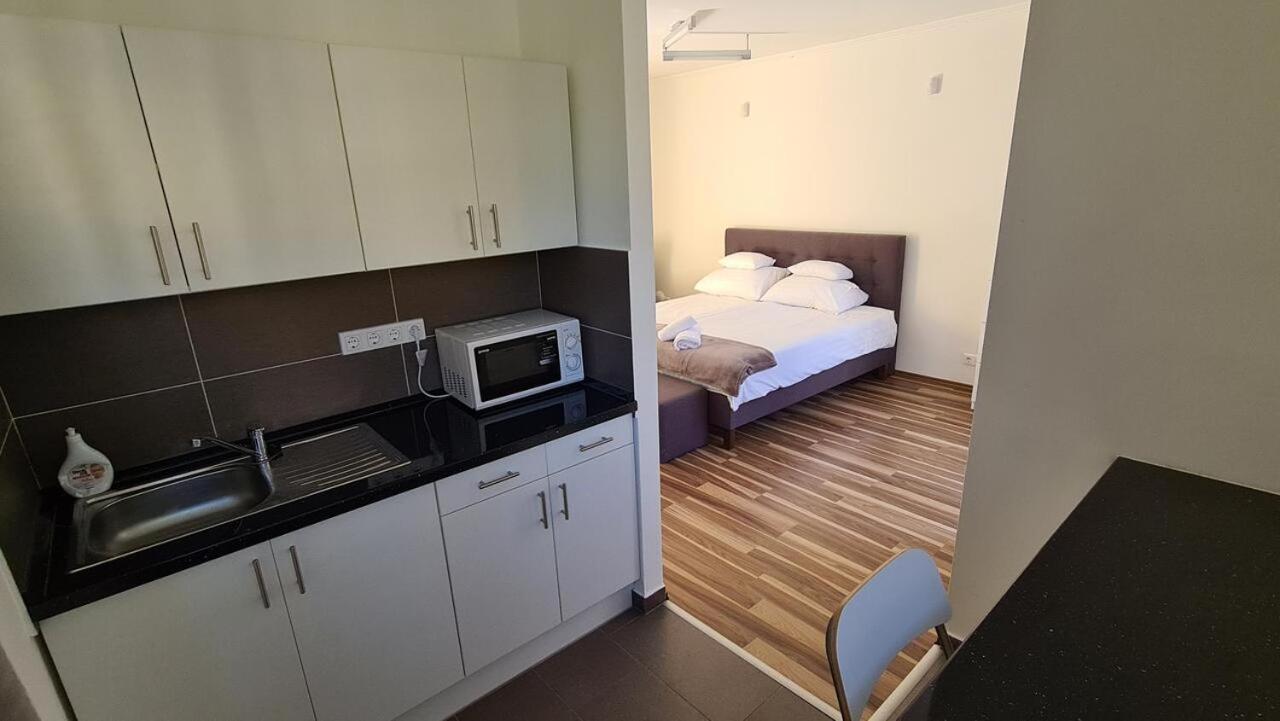 Mediterran Apartman With Pool ชิโอฟก ภายนอก รูปภาพ