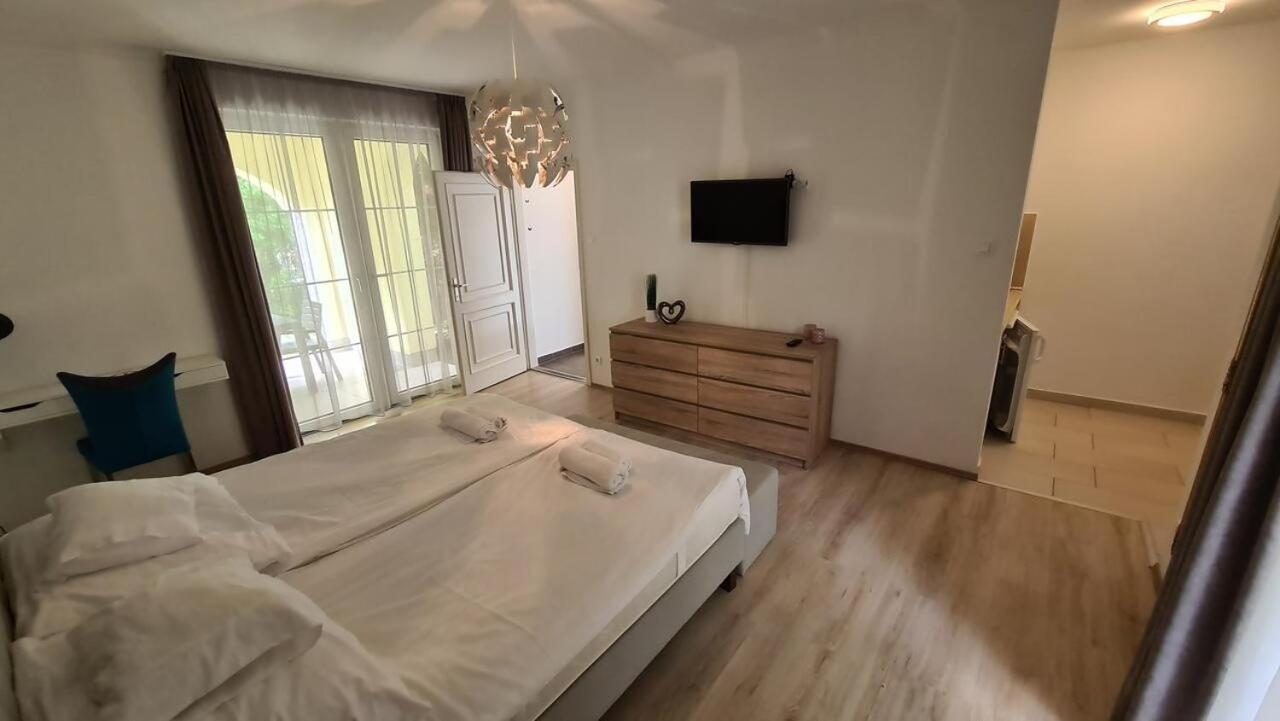 Mediterran Apartman With Pool ชิโอฟก ภายนอก รูปภาพ